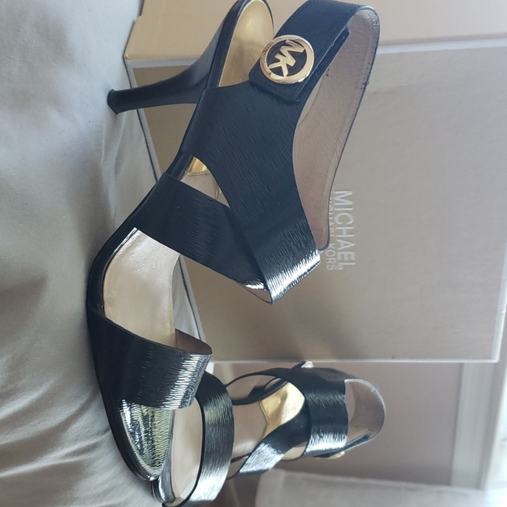 MICHAEL KORS Sandals 9.5